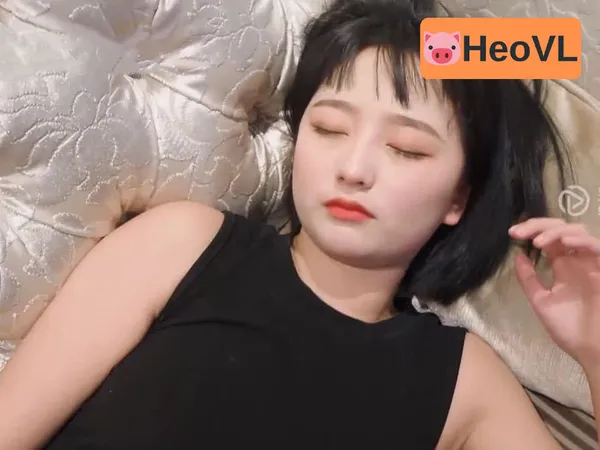 Bà chủ nhỏ dễ thương nhậu say địt không bao với cậu nhân viên video